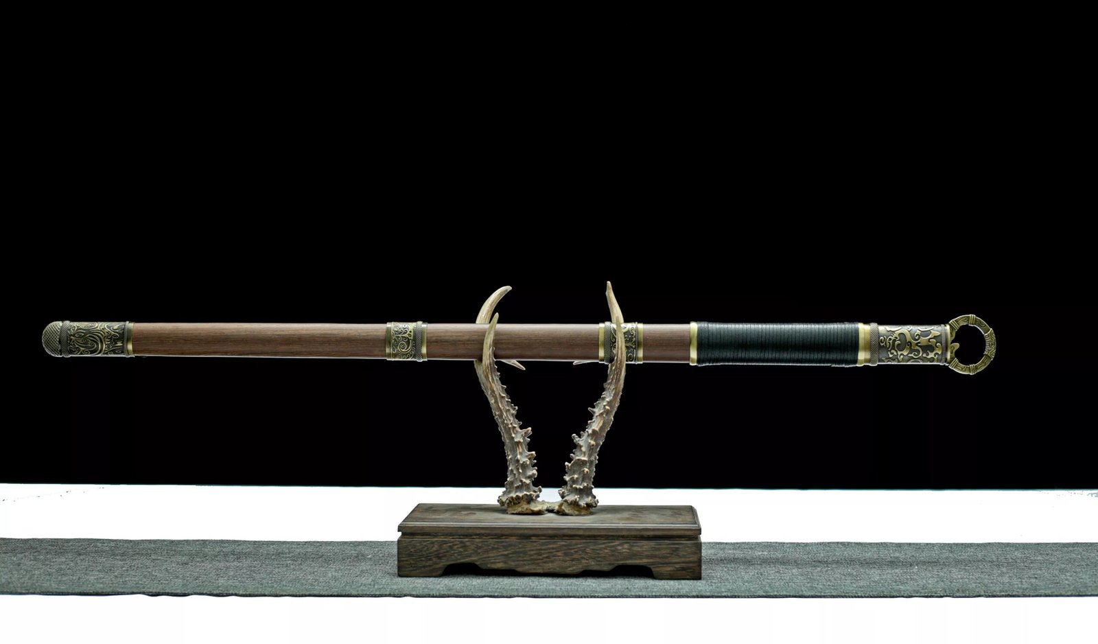 Poorly fitted scabbard for Tang-style knife made of manganese steel - Image 2