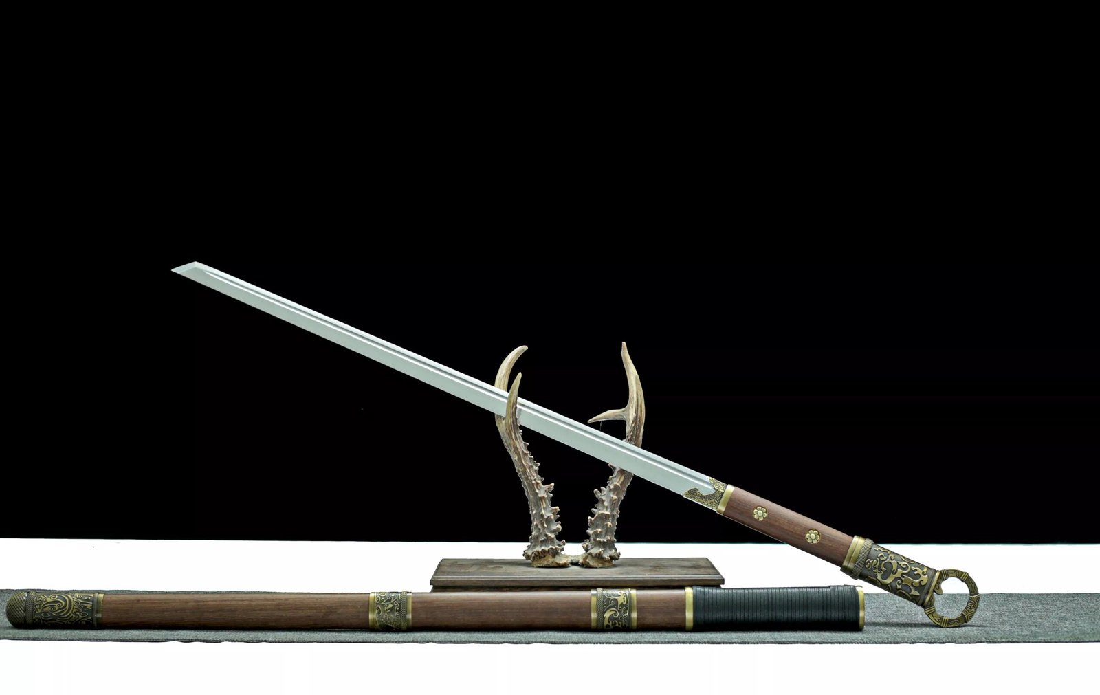 Poorly fitted scabbard for Tang-style knife made of manganese steel - Image 4