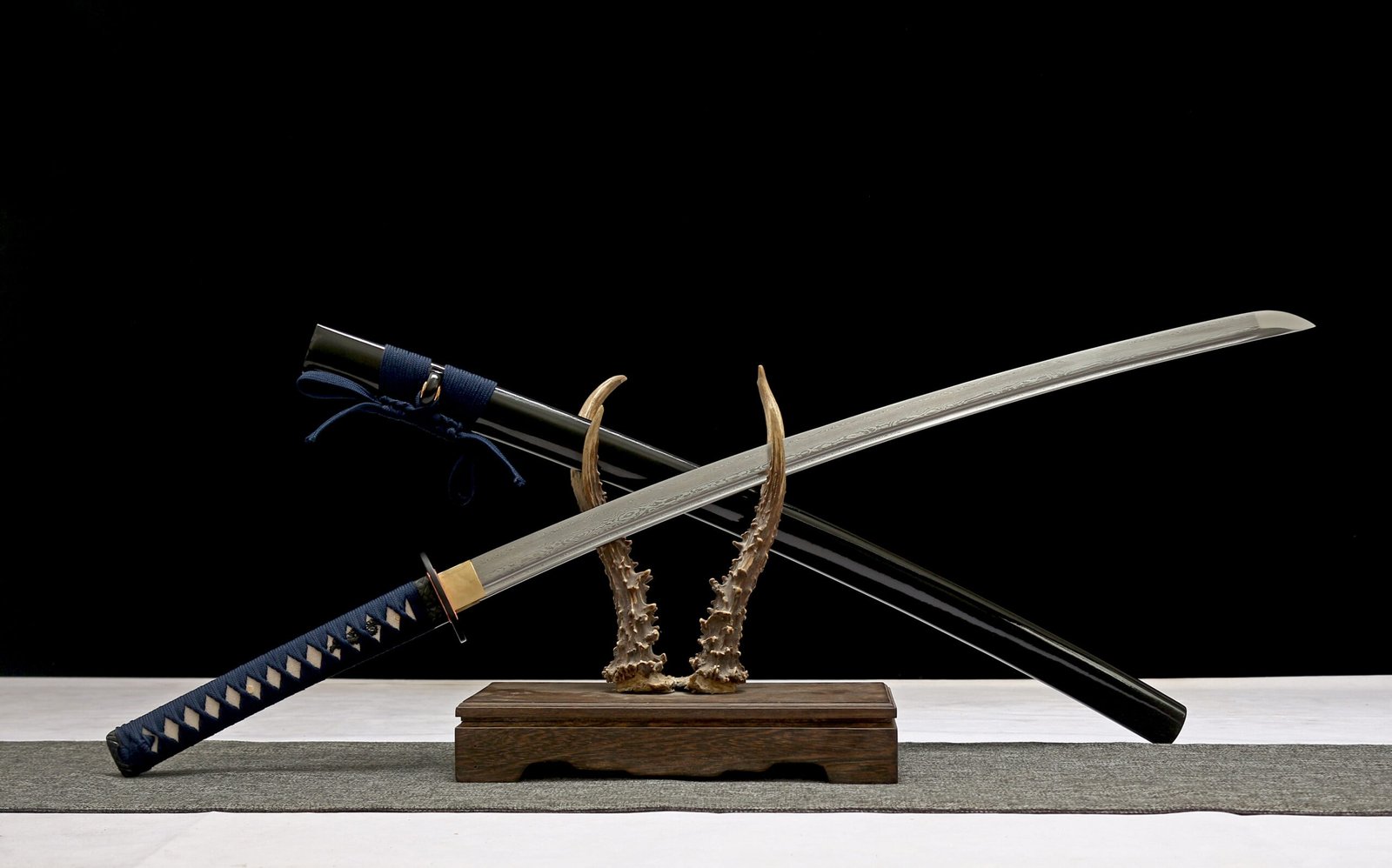 Katana Sakura (Damascus Steel & Genuine Ray Skin)