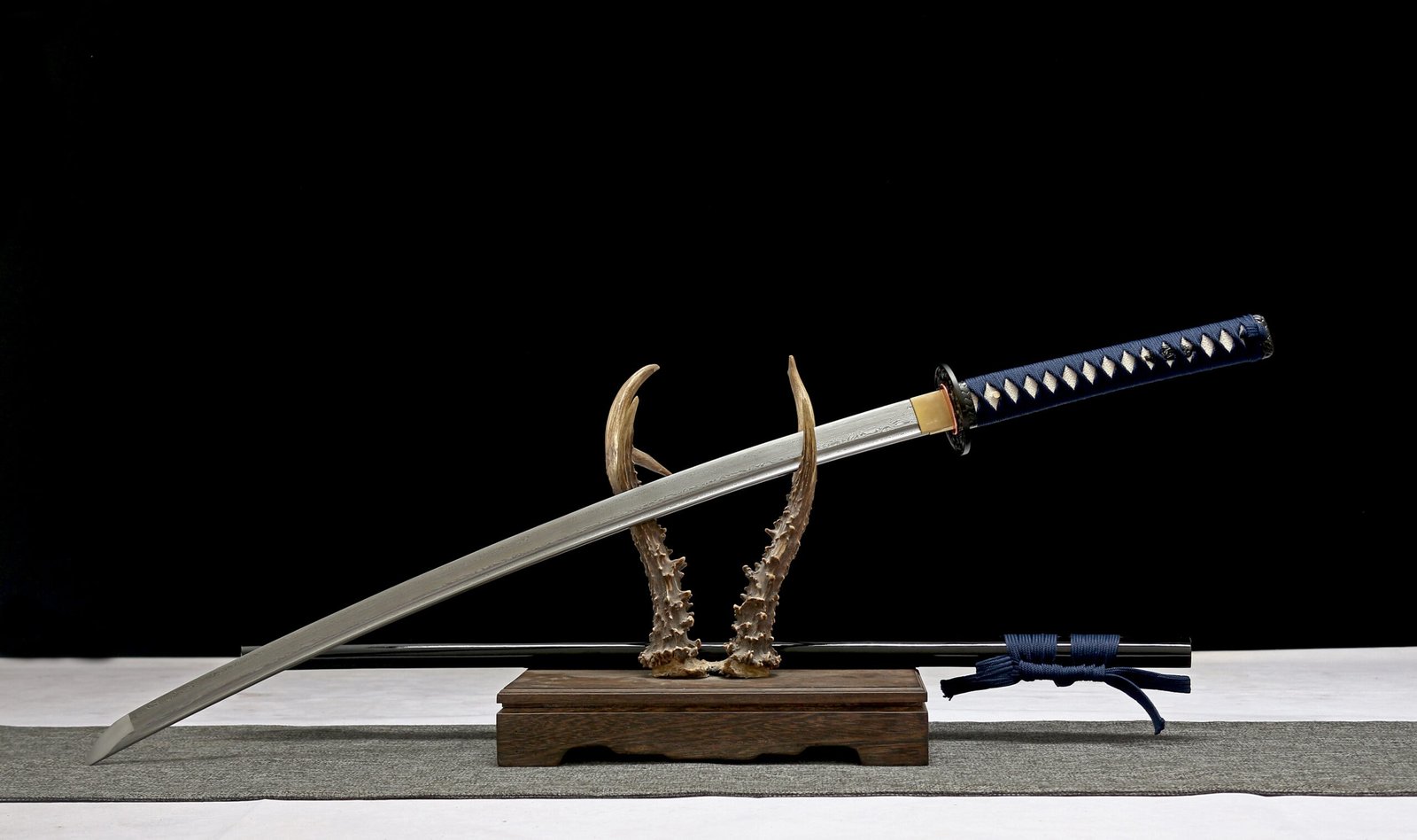Katana Sakura (Damascus Steel & Genuine Ray Skin) - Image 3