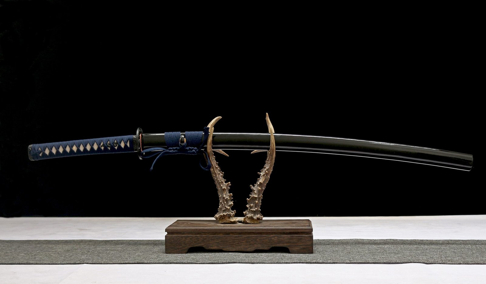 Katana Sakura (Damascus Steel & Genuine Ray Skin) - Image 9