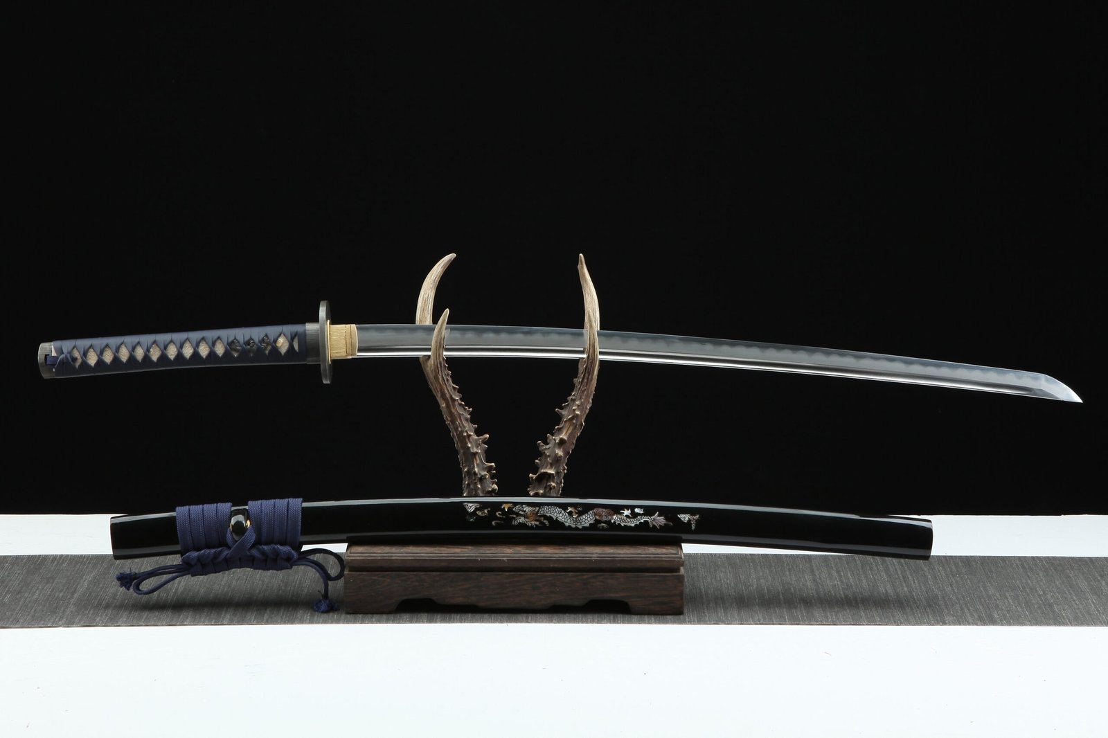 Katana Ishikari (Damascus Steel & Genuine Hamon) - Image 2