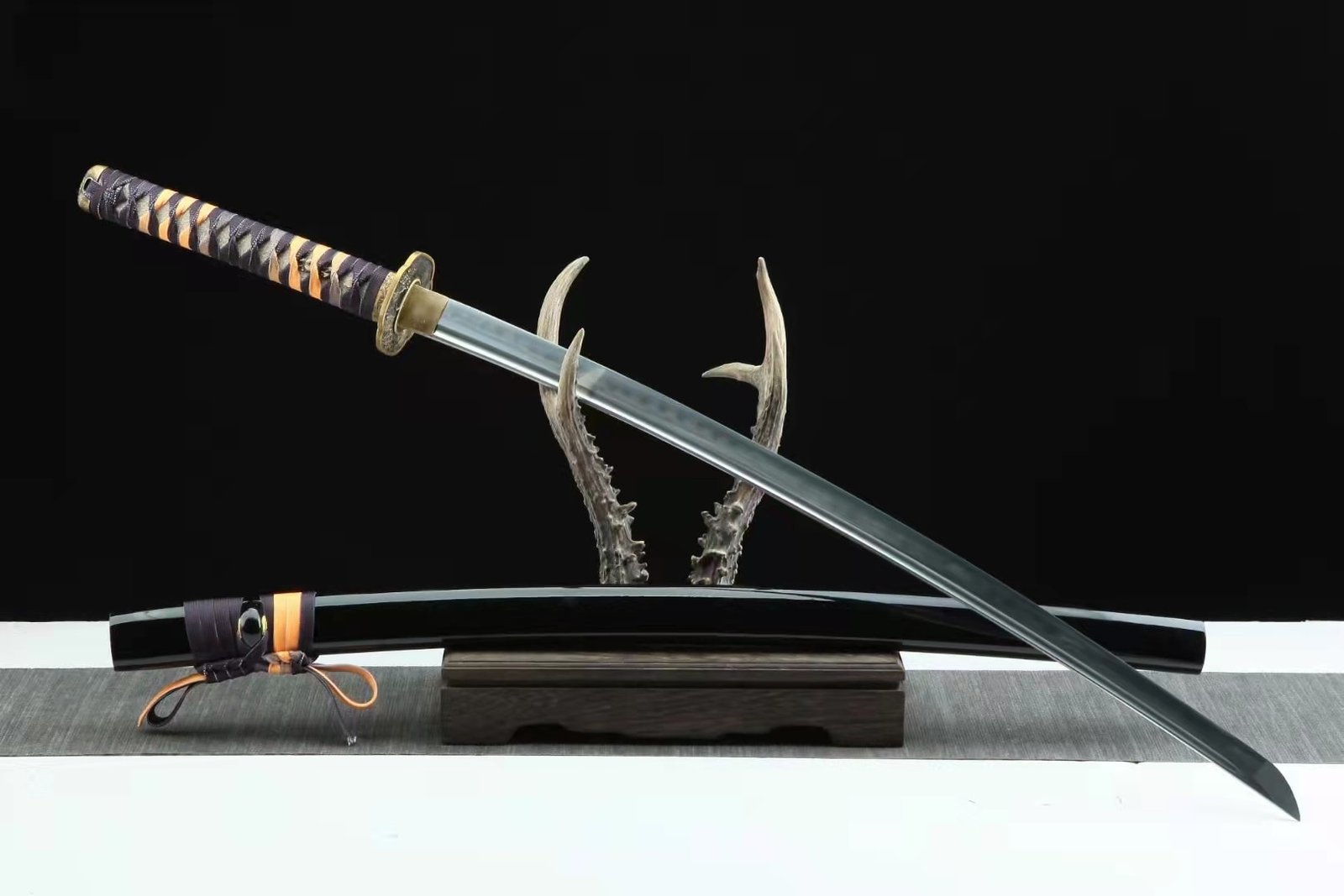 Katana Chita (1060 Carbon Steel Genuine Hamon) - Image 3