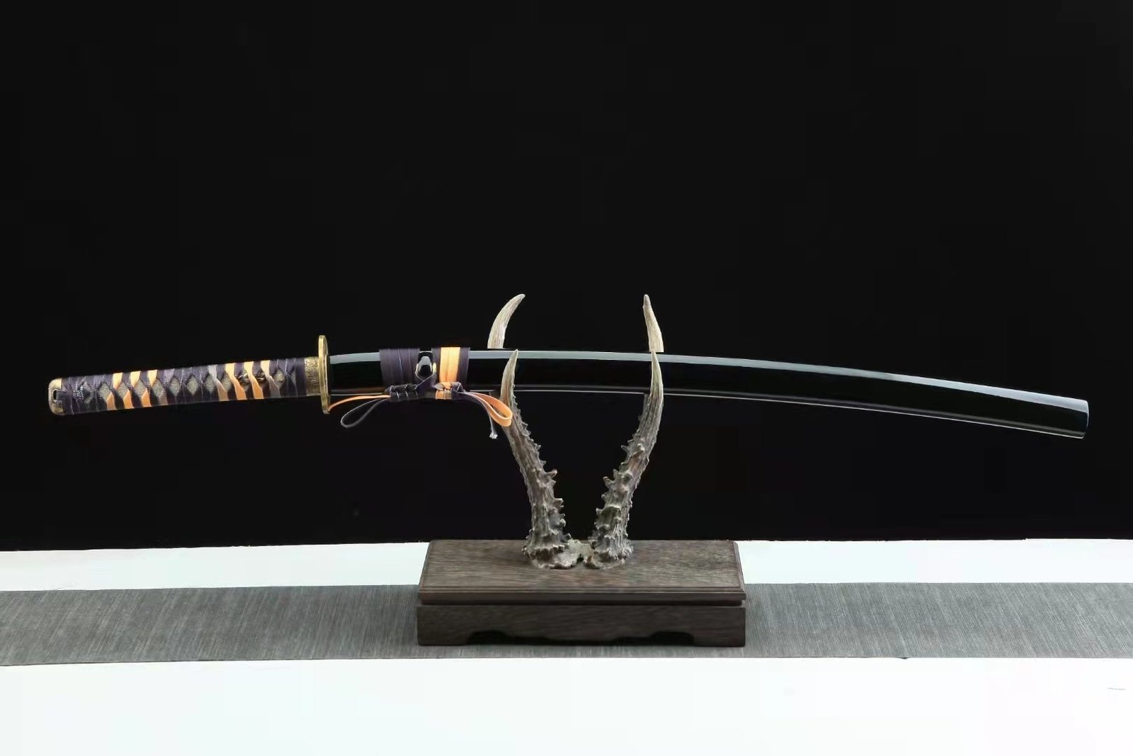 Katana Chita (1060 Carbon Steel Genuine Hamon) - Image 4