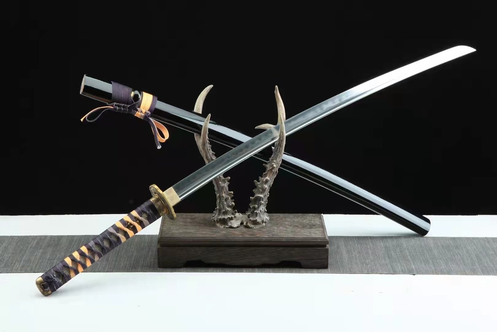 Katana Chita (1060 Carbon Steel Genuine Hamon) - Image 7