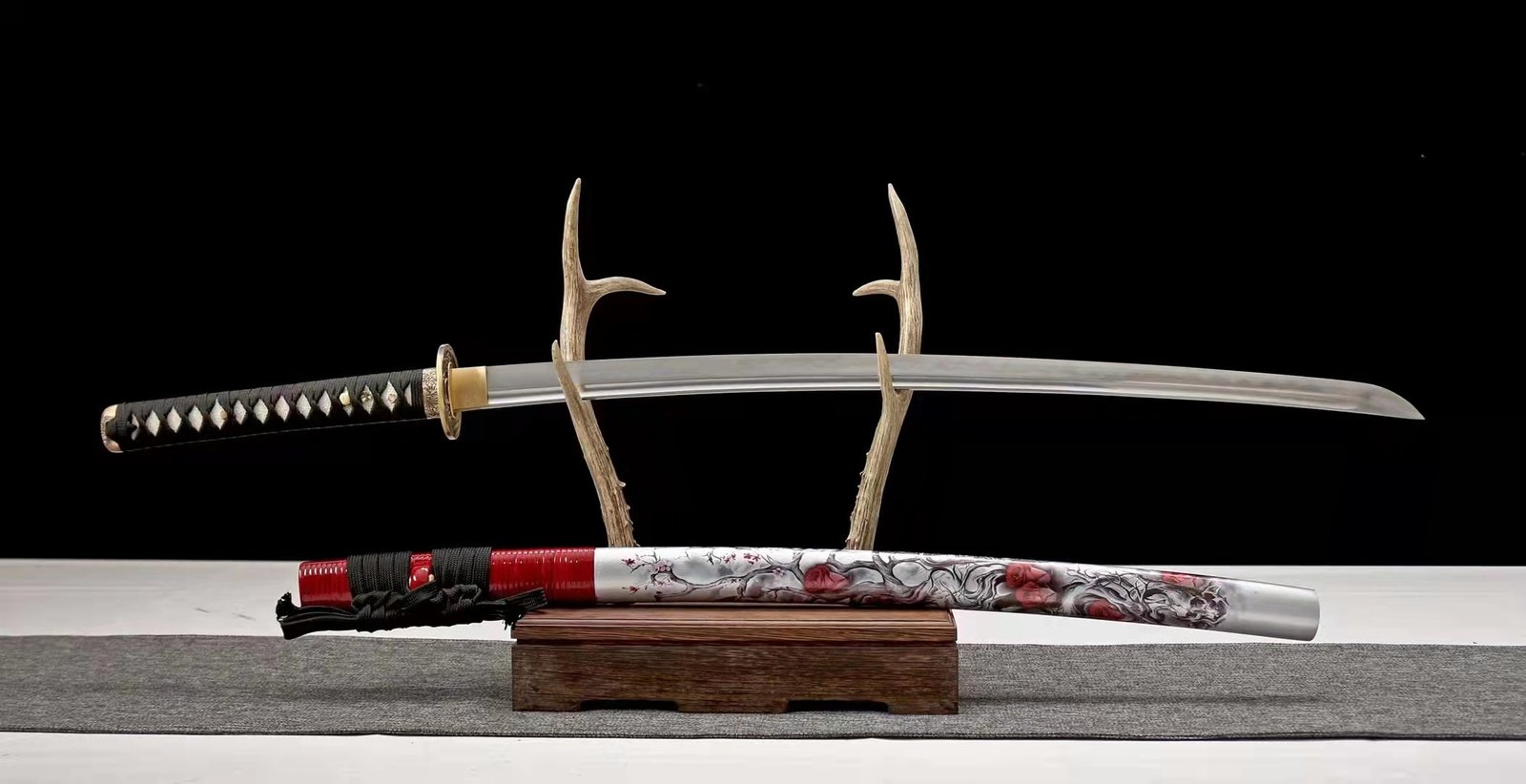 Katana Ama (T10 Steel Genuine Hamon & Ray Skin) - Image 4