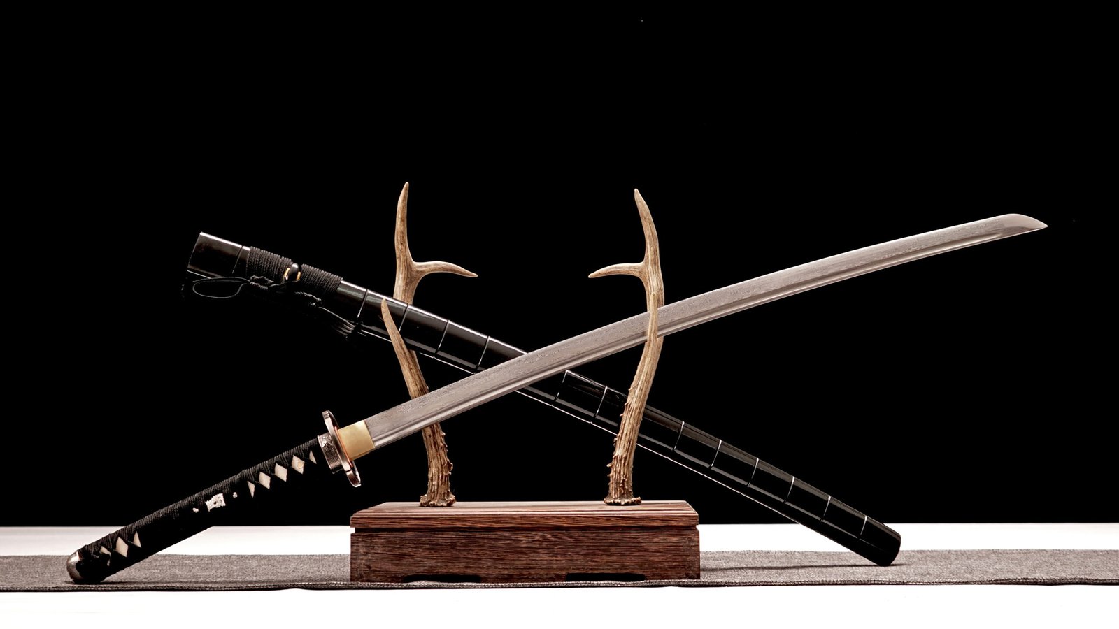 Katana Daisen (Damascus Steel) - Image 8