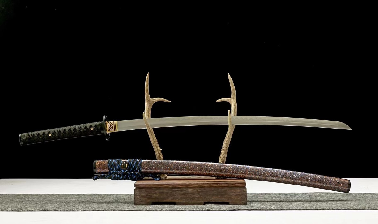 Katana Towada (1060 Carbon Steel Genuine Ray Skin) - Image 3