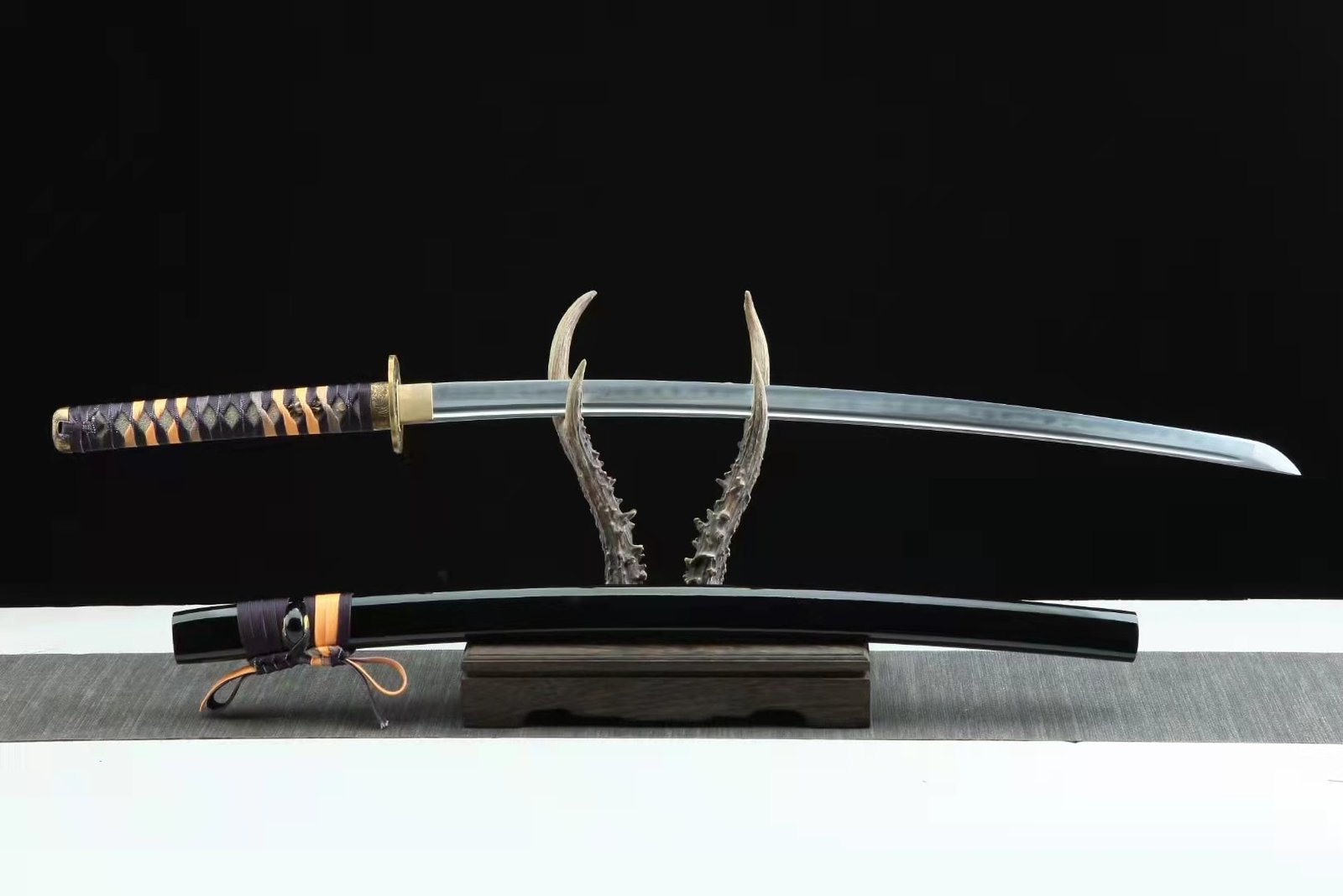 Katana Chita (1060 Carbon Steel Genuine Hamon) - Image 2