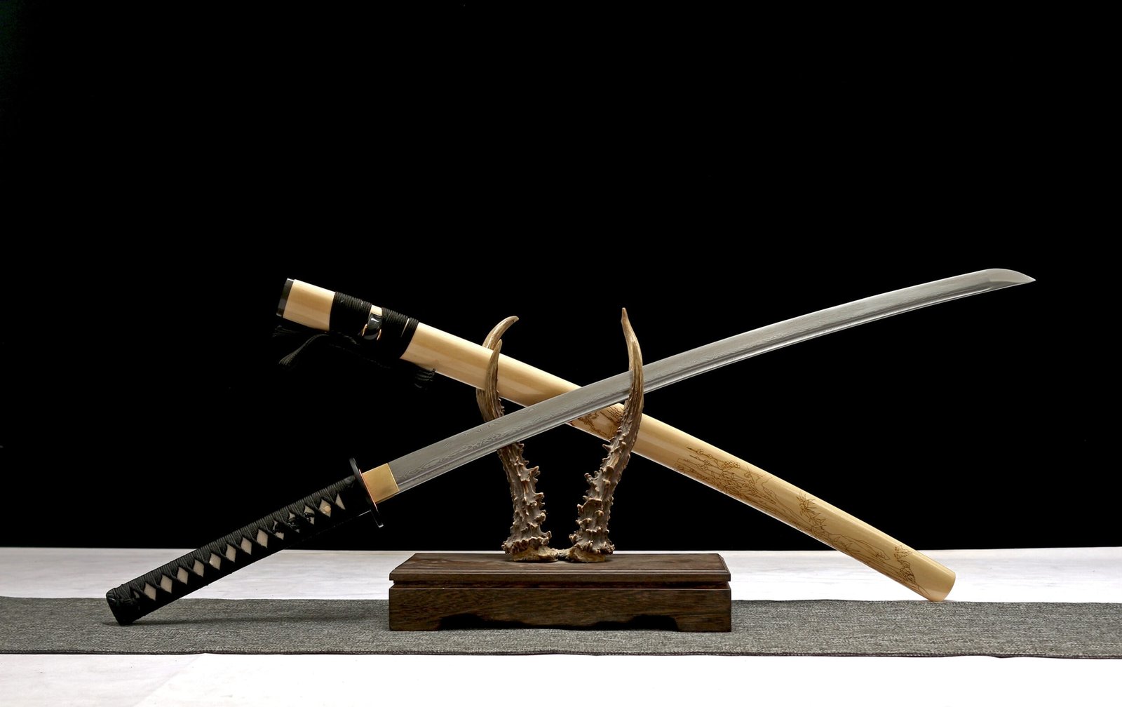 Katana Kisarazu (Damascus Steel & Genuine Ray Skin) - Image 6
