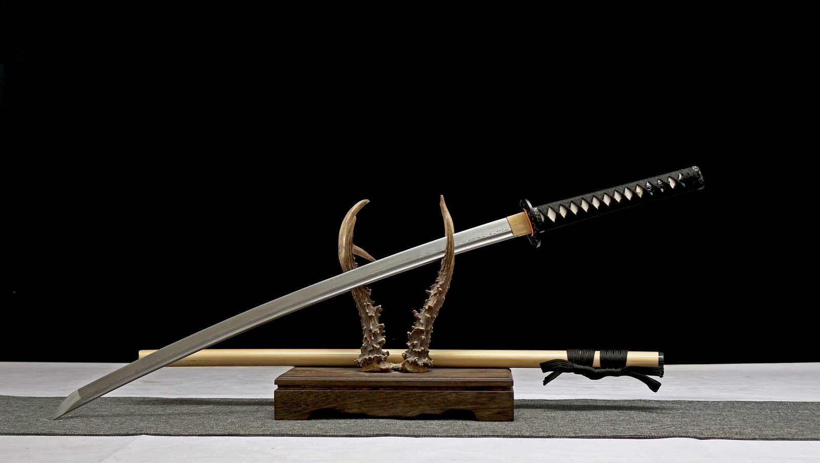 Katana Kisarazu (Damascus Steel & Genuine Ray Skin) - Image 8